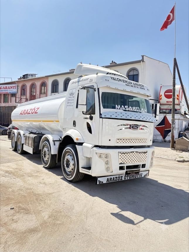 Dört dingilli Ford Cargo arazöz — yüksek kapasiteli su tankeri